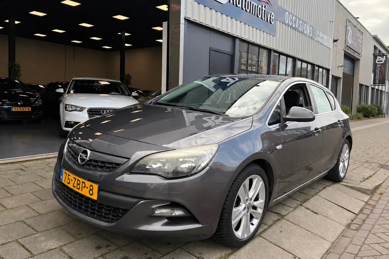 Opel Astra (2012)