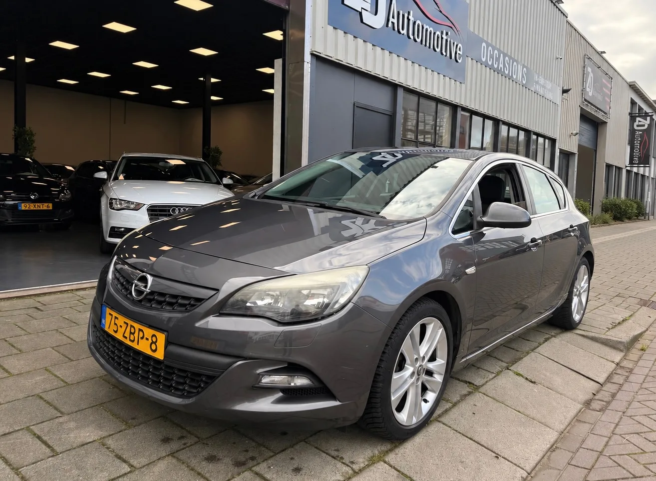 Opel Astra (2012) — foto 1