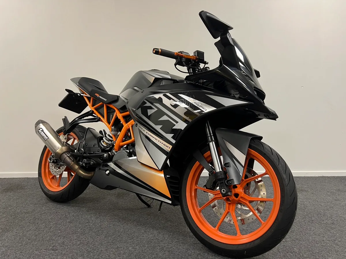 KTM RC 125 (2016) — foto 1