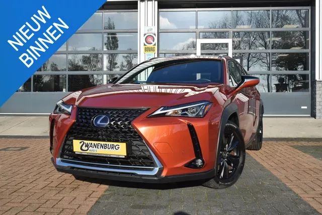Lexus UX (2022) — foto 1